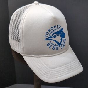 VGT, Toronto Blue Jays Men's White/Blue Snapback Trucker Hat.